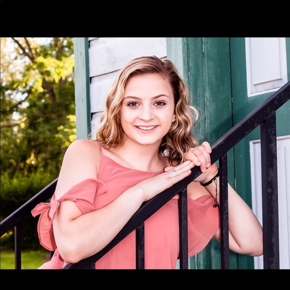 Meet your Posher, Julia - Picture 1 of 1